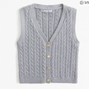 Abercrombie & Fitch Gray V-Neck Sweater Vest
